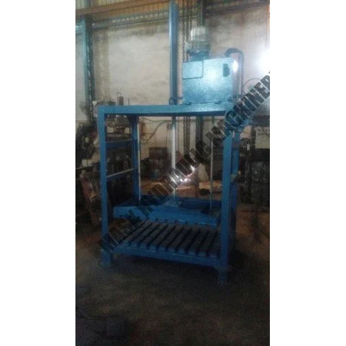 Tarpaulin Bale Press