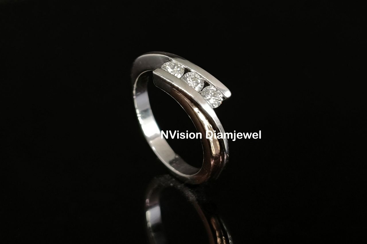 Natural Two-Tone Parallel TrioÂ DiamondÂ Ring