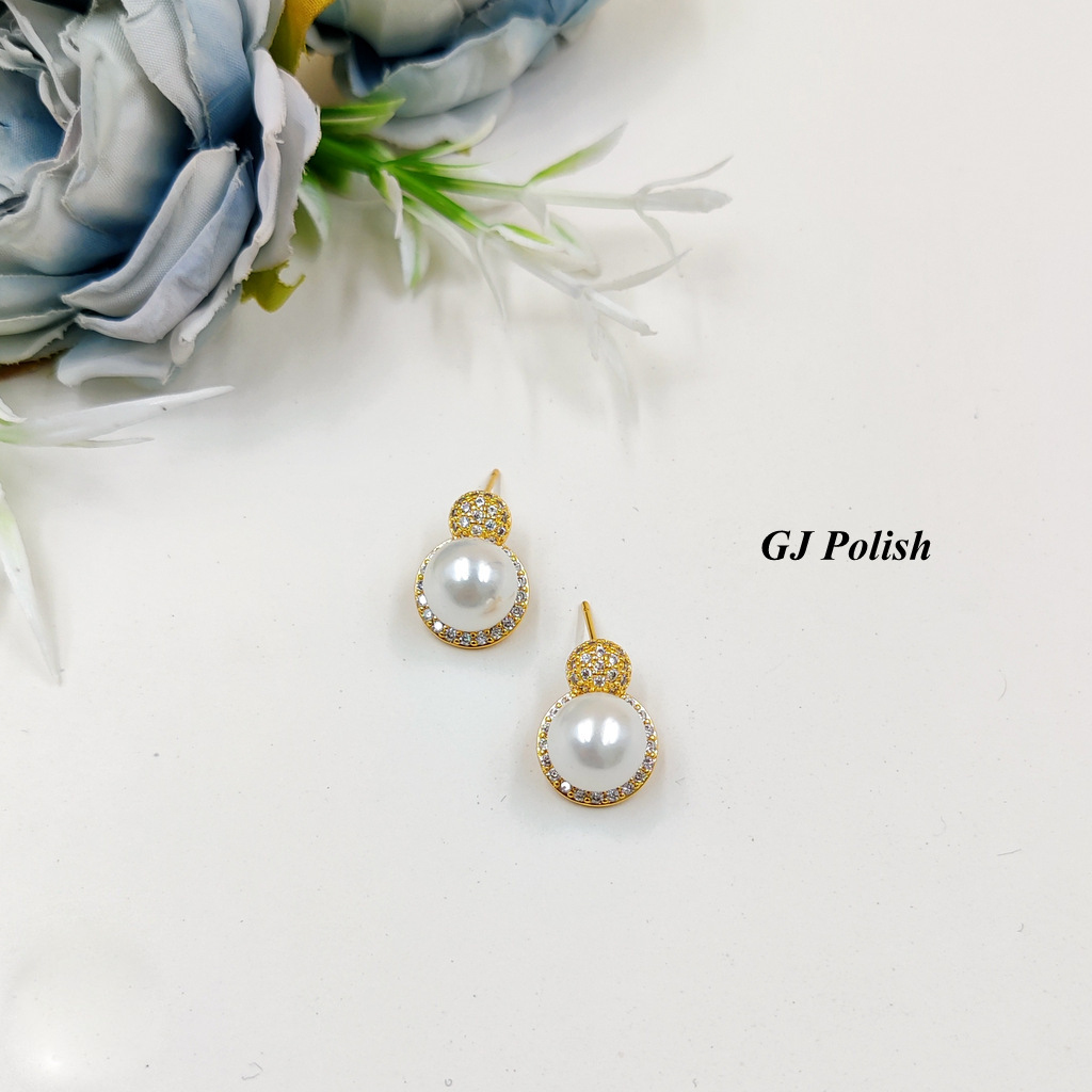 Pearl Designer Studs