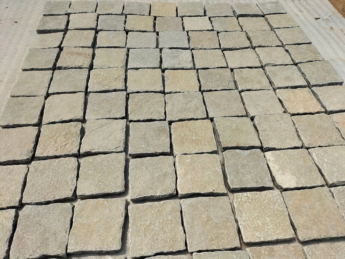 Tandur Yellow Limestone Cobble Stone 10x10x2 cm Paving Setts Driveway Pavers for Garden Landscaping Pathways Walkway Paving