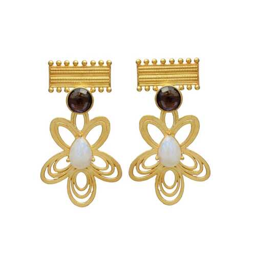 Flower design earring with gemstones work