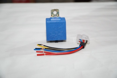 Dual head lamp relay