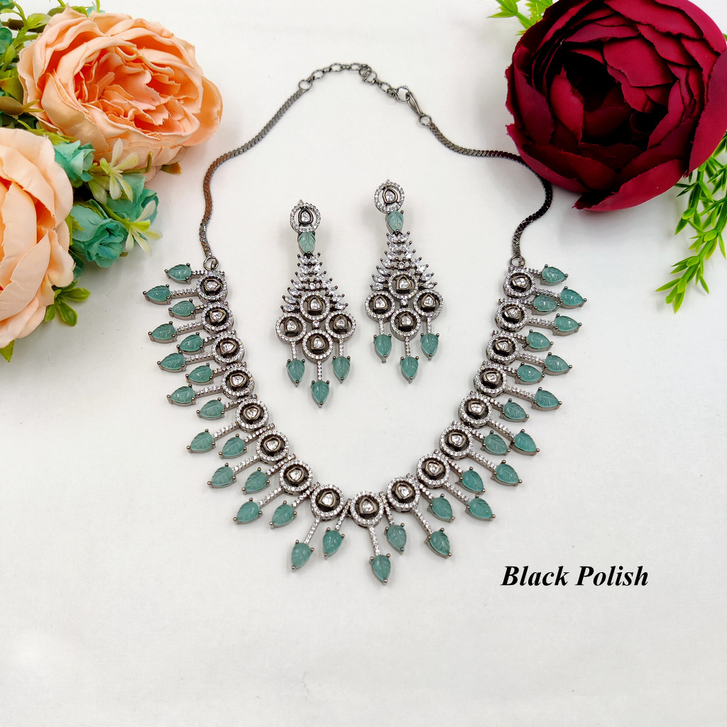 New Stylish Diamond Necklace Set