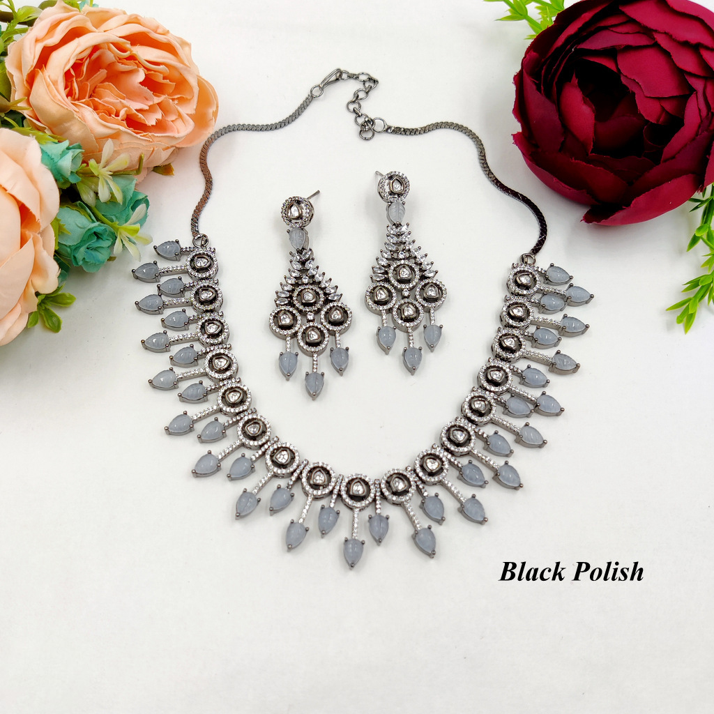 New Stylish Diamond Necklace Set