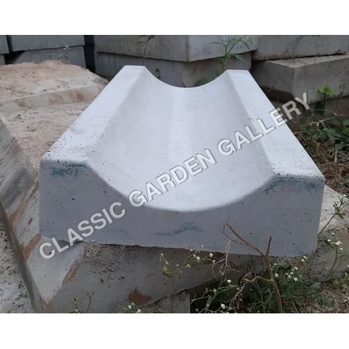 UNDERGROUND ELECTRIC CABLE COVER BLOCK