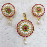 Pearl Pendant Set Gender: Women