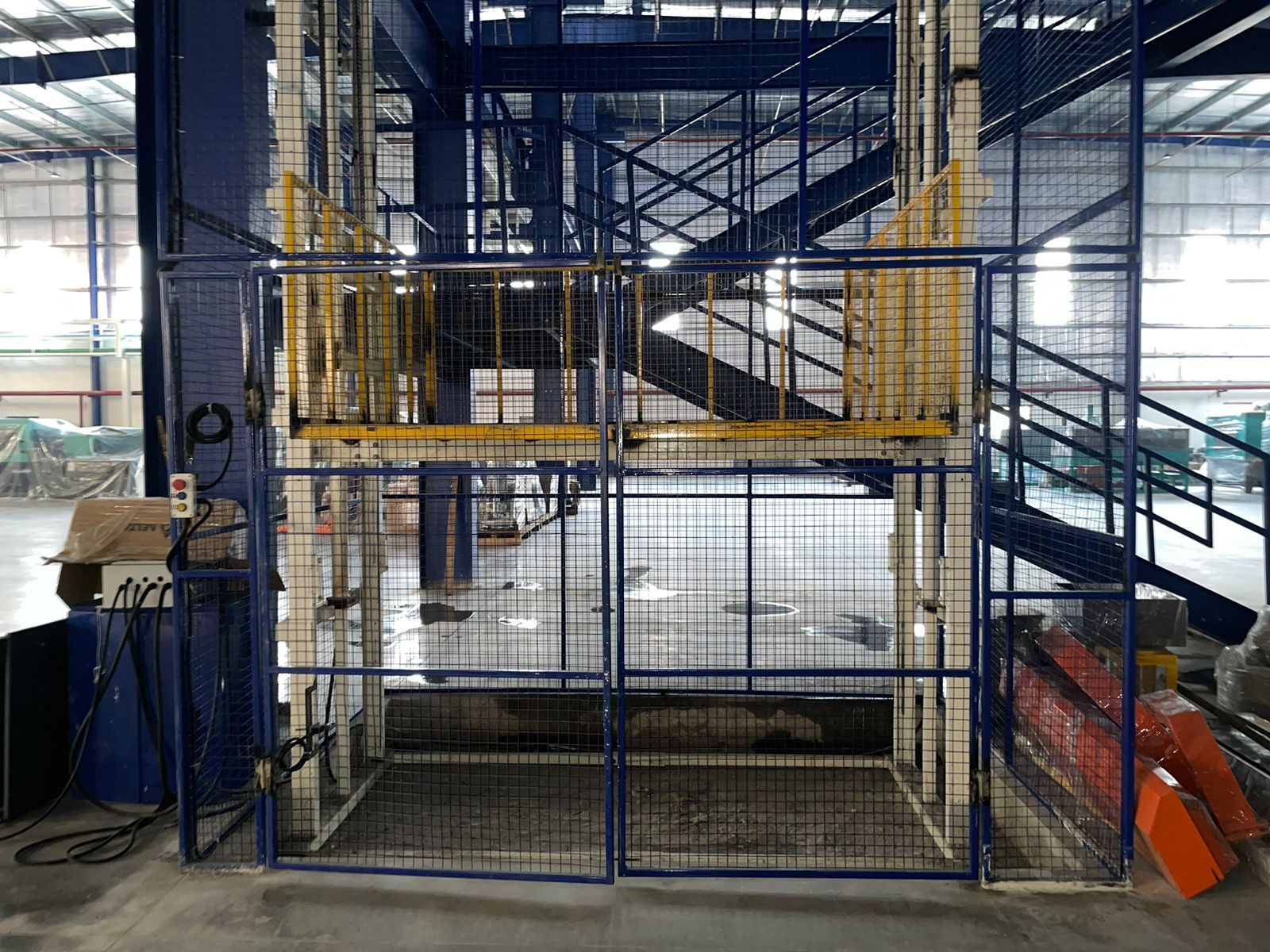 Hydraulic Goods Lift