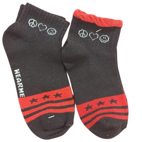 BLACK AND RED STAR ANKLE SOCKS