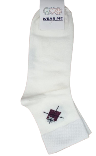 WHITE WITH DIAMOND CROSS ANKLE SOCKS