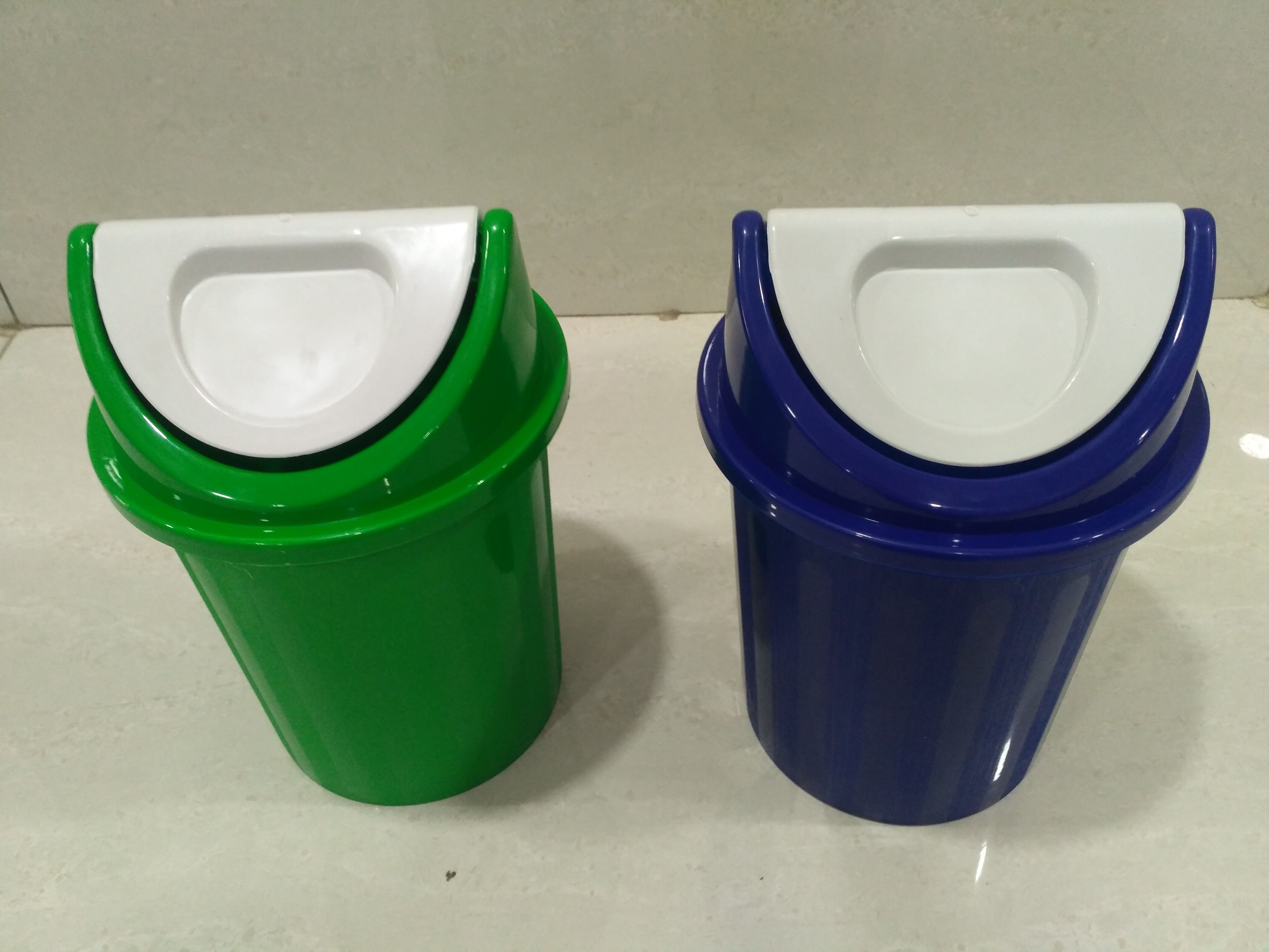 10 Litre Plastic Swing Dustbin