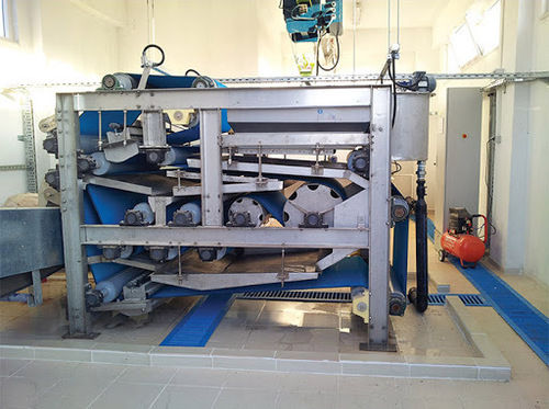 Belt Press Filter Machine - Color: Blue