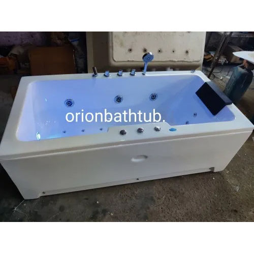 Jacuzzi Bathtub With Bubble Bath