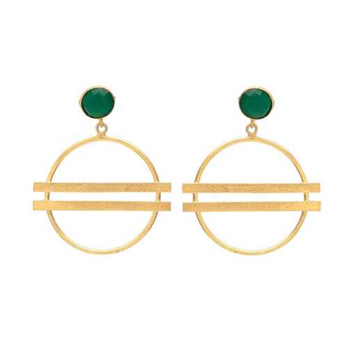 woman round earring with emerald hydro gemstone