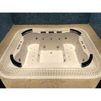 White Outdoor Spa Bathtub
