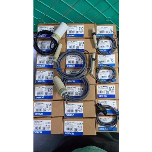 E2K-C25MF2 Capacitive Sensor