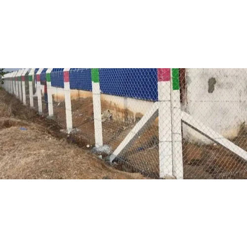 Commercial Chain Link Fencing Dimension (L*w*h): 50 X 50 Mm 5 Feet(h) Millimeter (Mm)