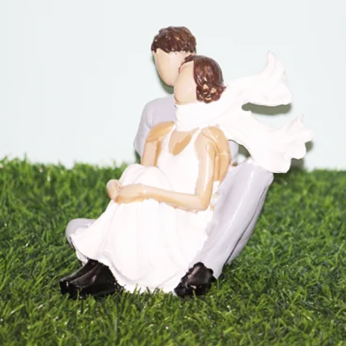 Polyresin Love Couple Statue