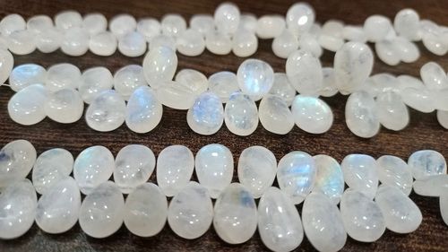 Natural White Rainbow Moonstone Pear Shape 4X6mm to 5X7mm Per Strand 8''Long