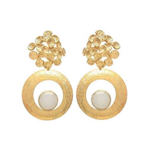 Woman golden handmade earring set with white gemstone