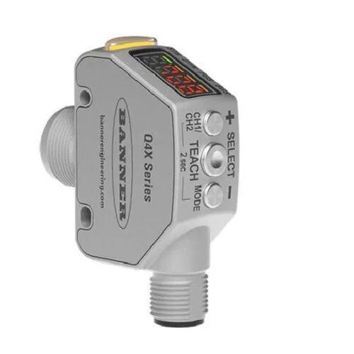 Banner Rugged Q4X Laser Displacement Sensor - Color: Silver