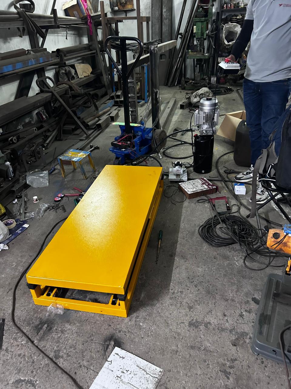 Scissor Fix Table