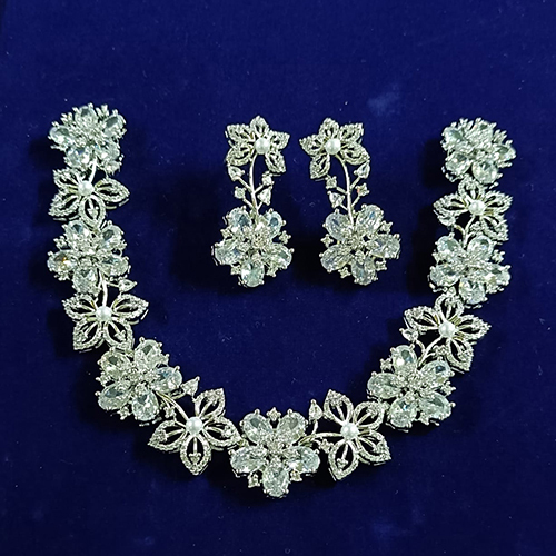 White Plating Flower Necklace