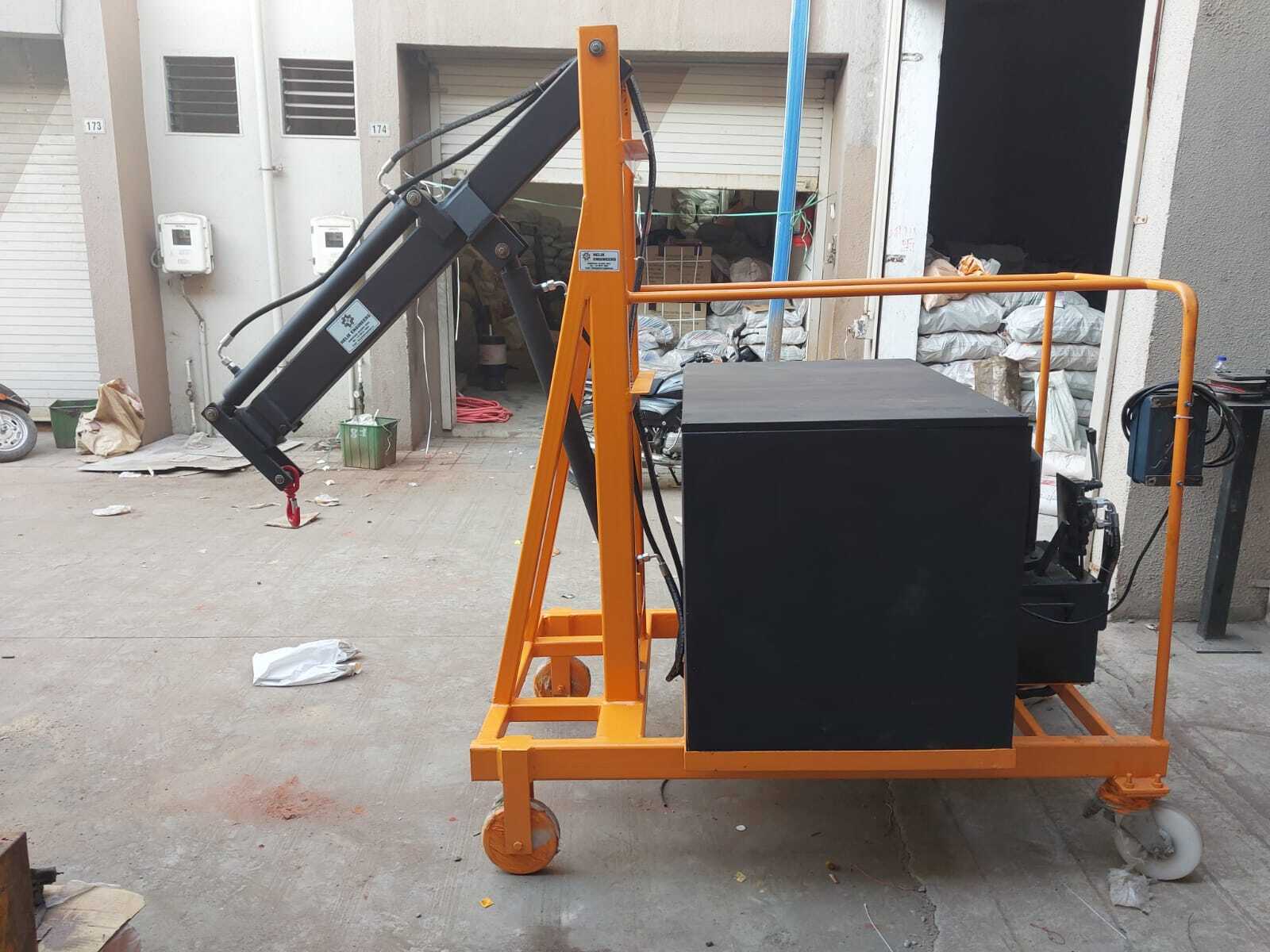 Counterbalanced Floor Crane