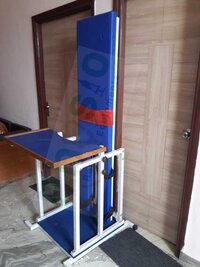 METALLIC STANDING FRAME