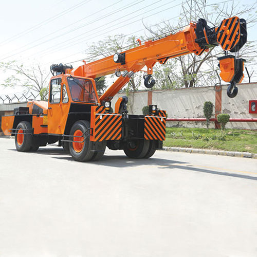 Pick And Carry Cranes Application: Storage Yard