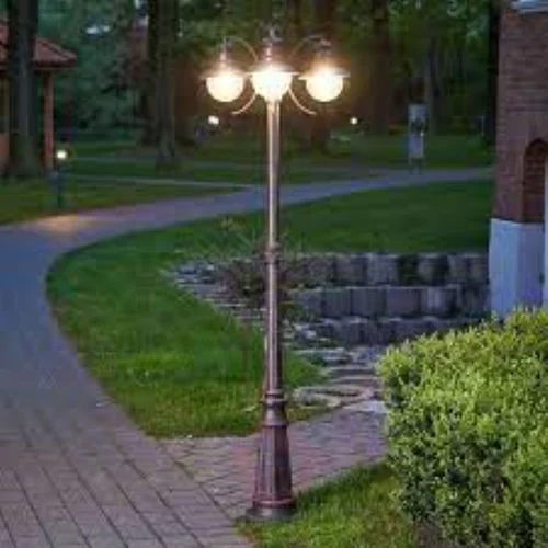 Garden Iron Pole Light