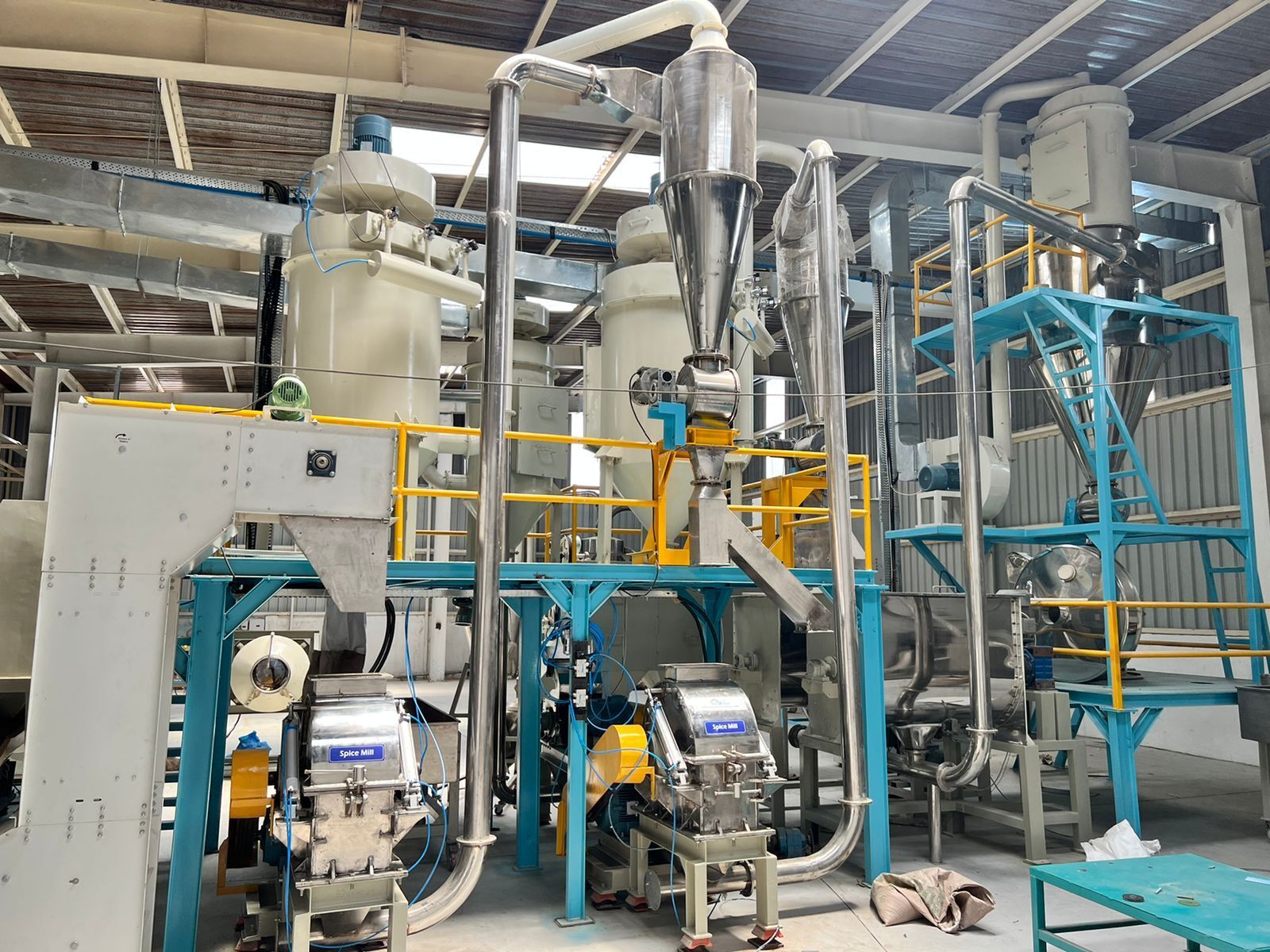 Three Stage Chilly Grinding And Blending System