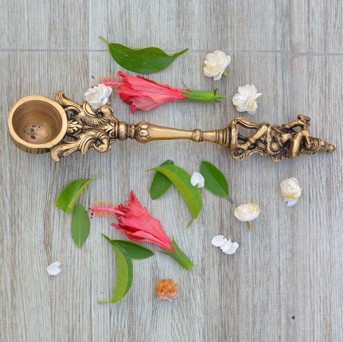 aakrati Krishna Spoon Yagya Hawan, hawan Spoon, Poojan Purpose, Indian Item Decorative Showpiece - 2 cm  (Brass, Yellow)