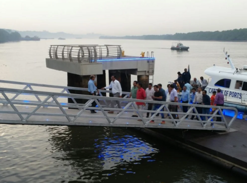Gangway for floating bridge