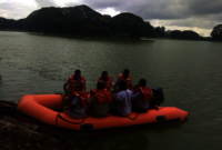 3.8m Inflatable Boat - Capacity: 500 Kg