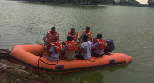 Orange Litmus 4.5m Inflatable Boat/ Indian 4.5m Inflatable Boat/ Rescue 4.5mtr Inflatable Boat/ Emergency 4.5mtr Inflatable Boat/flood Rescue 4.5 Inflatable Boat/ Pvc 4.5mboat/