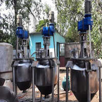 Ss Agitated Reactor With Limpet Coil - Material: Stainless Steel