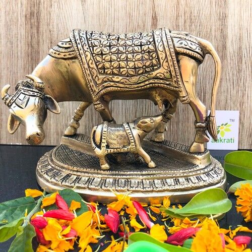 Aakrati Brass Cow And Calf Oval Base Statue Decorative Showpiece - 13 Cm  (Brass, Yellow)