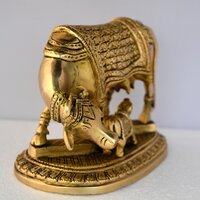 aakrati Brass Cow and Calf Oval Base Statue Decorative Showpiece - 13 cm  (Brass, Yellow)