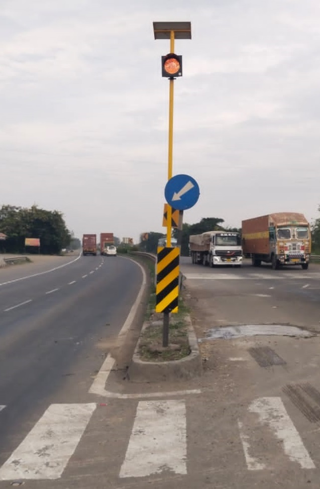 Solar Blinker Traffic Light