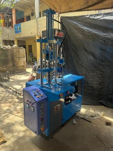 Plunger tie injection moulding machine