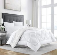 Soft Microfiber Filling Luxury Comforter