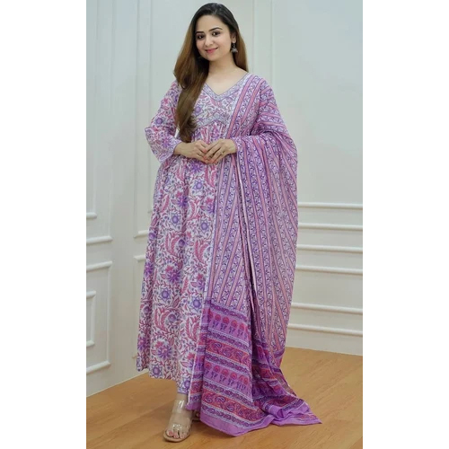 Alvami Women White Printed Viscose Rayon Kurta And Pant Set