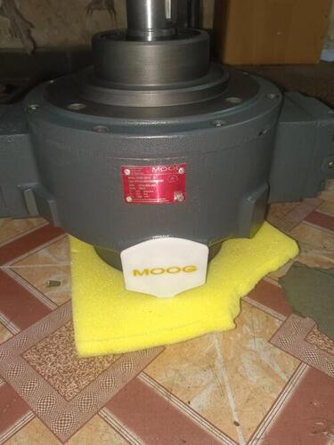 MOOG HYDRAULIC PUMP