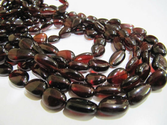 Natural Mozambique Garnet Nugget Shape Tumbled 8 to 17mm Strand 8''long