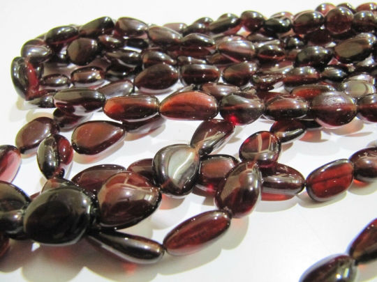 Natural Mozambique Garnet Nugget Shape Tumbled 8 to 17mm Strand 8''long