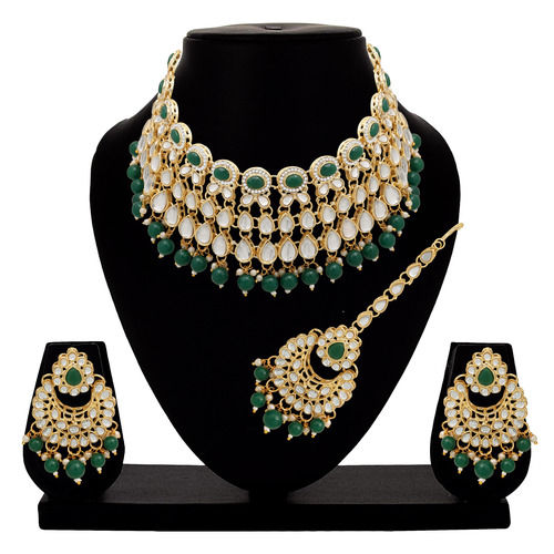 Delicate Round Kundan Choker Necklace Set