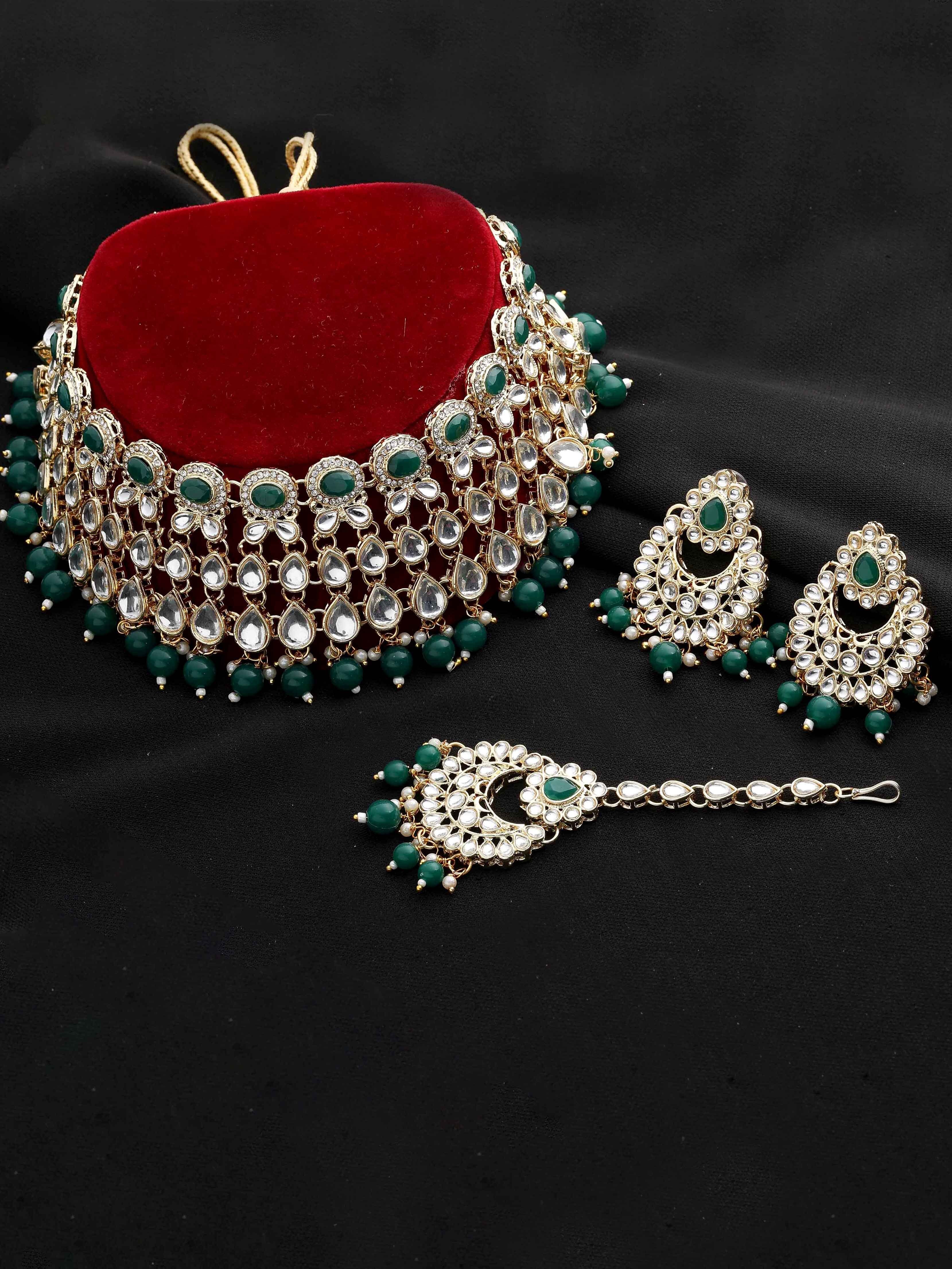 Delicate Round Kundan Choker Necklace Set