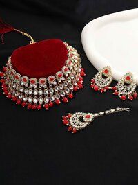 Delicate Round Kundan Choker Necklace Set..