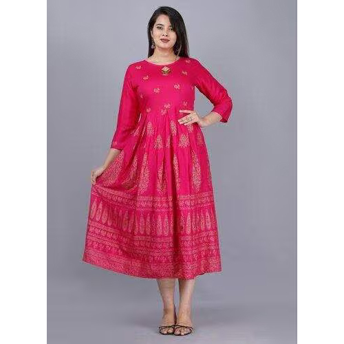 Dazzeling Three Fourth Sleeves Printed Rayon Ethnic Kurti