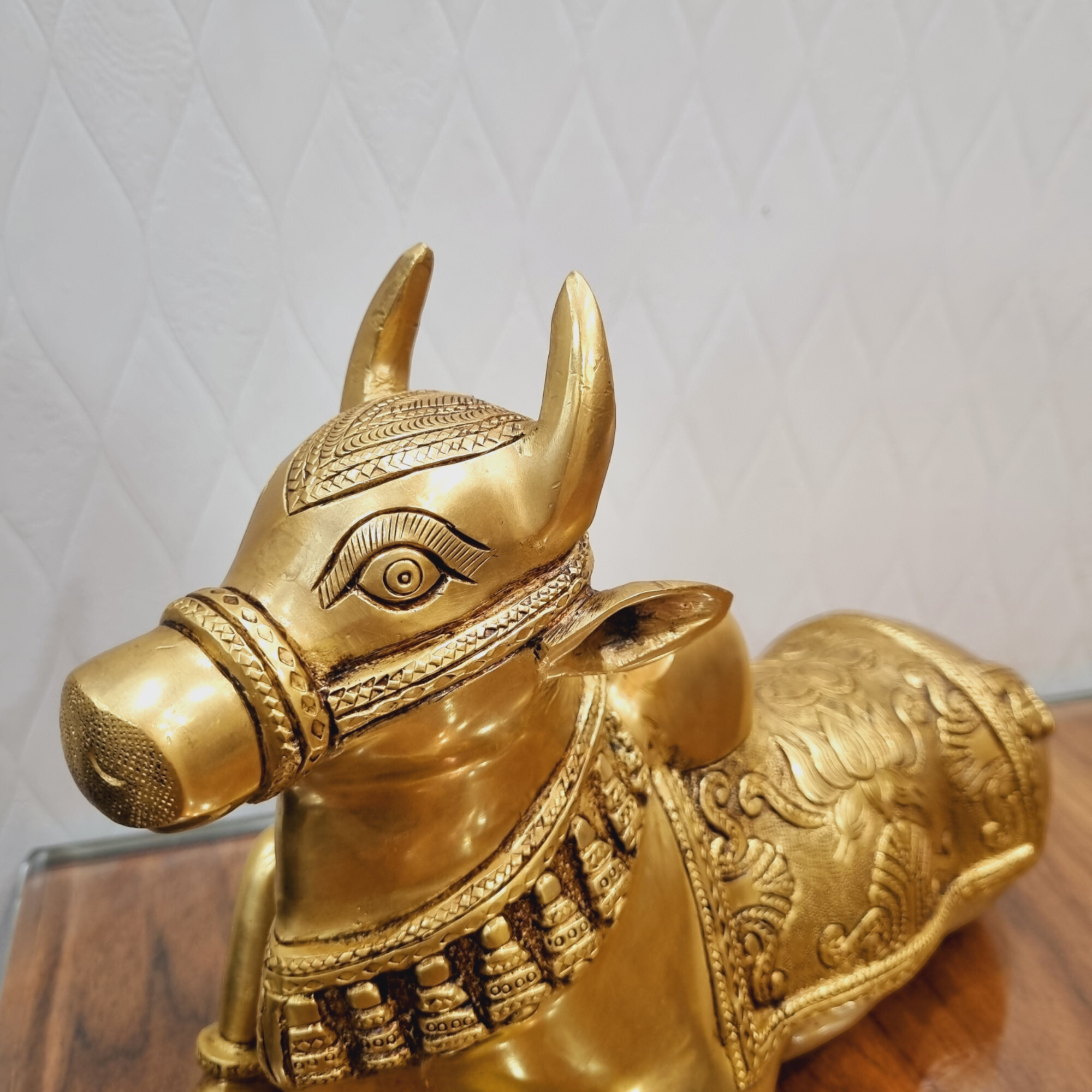 Aakrati Traditional Brass Nandi Murti - Symbol of Strength| Nandi Figurine| Temple Dcor (Yellow, 8.5)